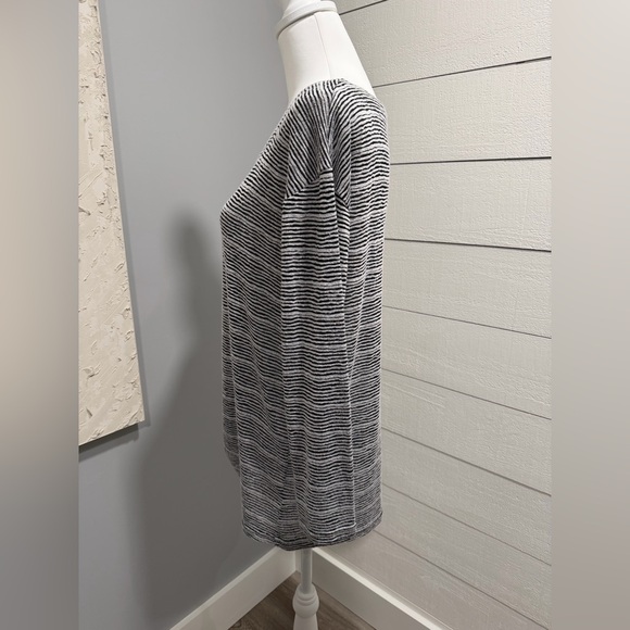 Jones New York Black and White Striped Long Sleeve Top - Picture 2 of 7